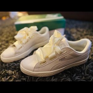 (LIKE NEW) PUMA Basket Heart Patent Size 9